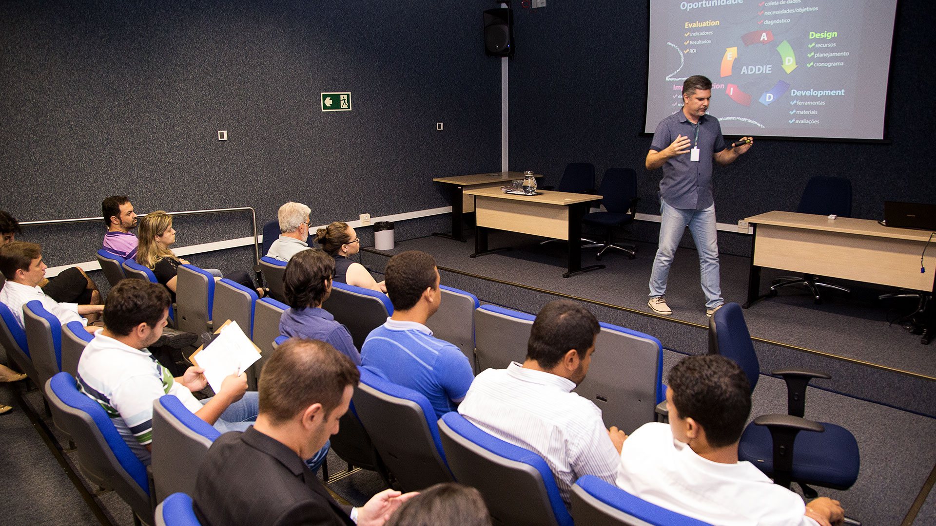 Na sala de apresentação discutimos as propostas para as soluções educacionais personalizadas