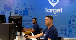 Equipe Target trabalha em projeto de educação corporativa